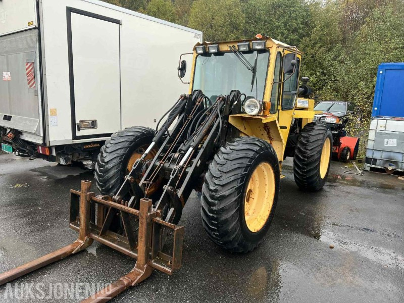 1982 Lundberg 342 hjullaster med pallegaffel og skuffe - Încărcător frontal pe pneuri: Foto 2 1982 Lundberg 342 hjullaster med pallegaffel og skuffe - Încărcător frontal pe pneuri: Foto 2