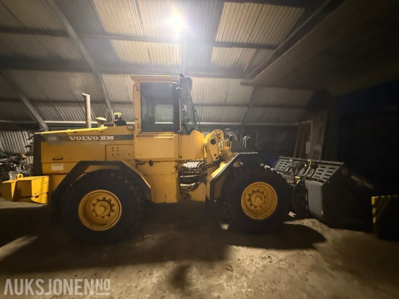 1996 Volvo L70C - Klappvinge - Sentralsmøring - 18 290t - Încărcător frontal pe pneuri: Foto 4 1996 Volvo L70C - Klappvinge - Sentralsmøring - 18 290t - Încărcător frontal pe pneuri: Foto 4