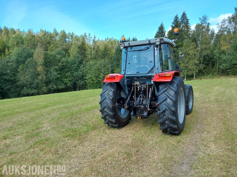 2001 Massey Ferguson 4235 - MVA FRI TRAKTOR - Tractor agricol: Foto 4 2001 Massey Ferguson 4235 - MVA FRI TRAKTOR - Tractor agricol: Foto 4