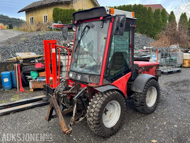 2002 Antonio Carraro Superpark 4400 HST med v-plog og snøfreser - Tractor agricol: Foto 1 2002 Antonio Carraro Superpark 4400 HST med v-plog og snøfreser - Tractor agricol: Foto 1