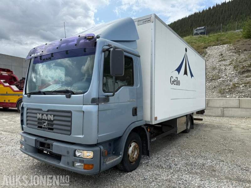 2005 MAN TGL 8.180 skapbil med løftelem - Camion furgon: Foto 1 2005 MAN TGL 8.180 skapbil med løftelem - Camion furgon: Foto 1