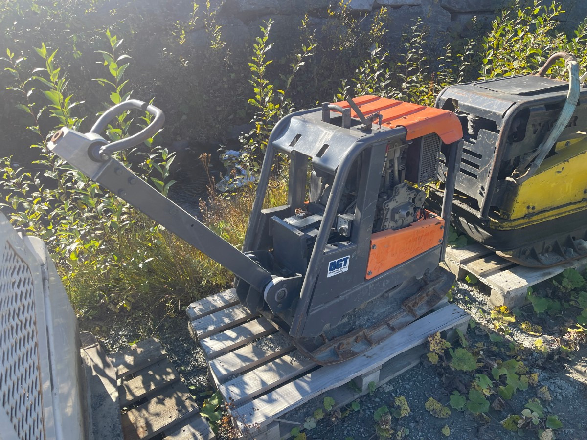 2005 Supra vibroplate - Hoppetusse med Hatz dieselmotor – Reversibel - Cilindru compactor: Foto 2 2005 Supra vibroplate - Hoppetusse med Hatz dieselmotor – Reversibel - Cilindru compactor: Foto 2
