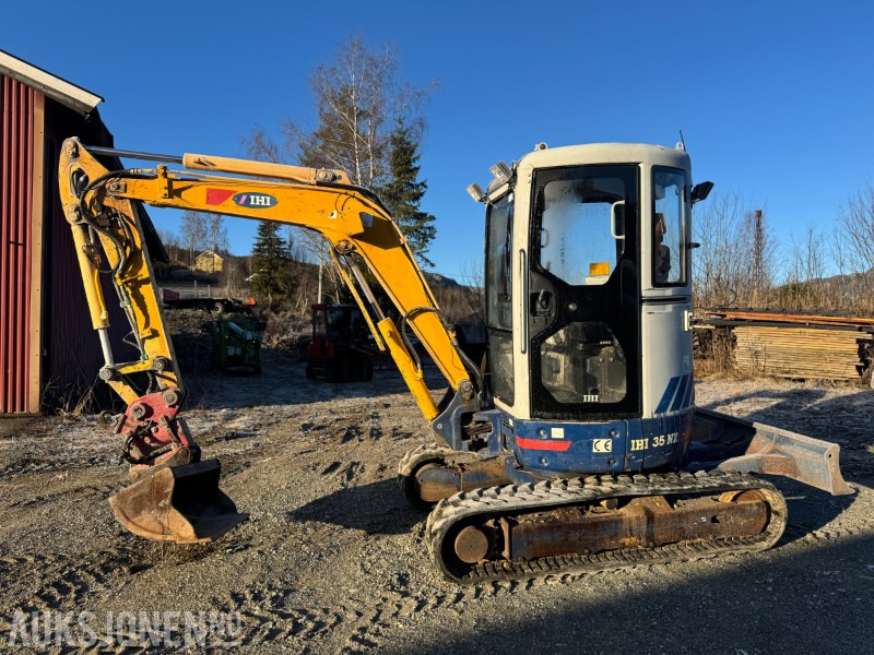 2007 IHI 35NX2 GRAVEMANSKIN MED POWERTILT, 2 SKUFFER OG MASKINHENGER TIL TRAKTOR - Excavator: Foto 1 2007 IHI 35NX2 GRAVEMANSKIN MED POWERTILT, 2 SKUFFER OG MASKINHENGER TIL TRAKTOR - Excavator: Foto 1