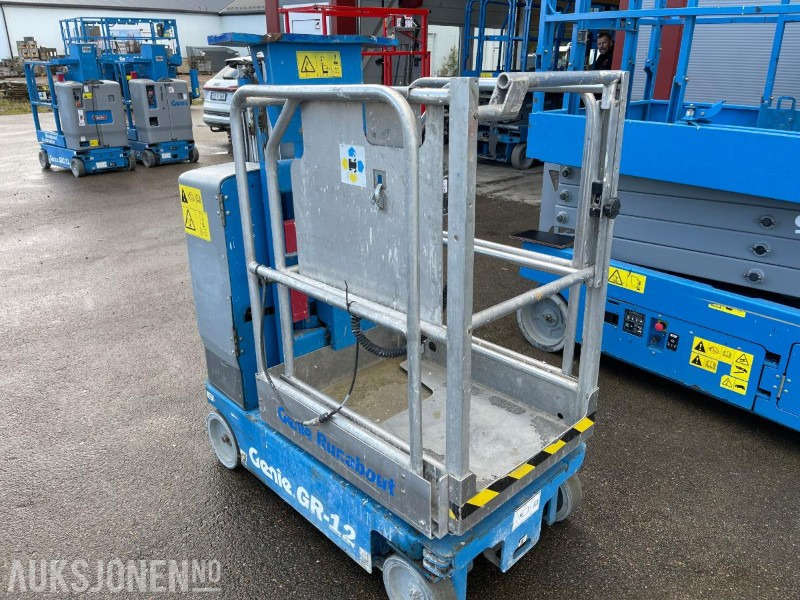 2008 Genie GR 12 Mastelift 234 timer - Autopropulsată platformă: Foto 2 2008 Genie GR 12 Mastelift 234 timer - Autopropulsată platformă: Foto 2