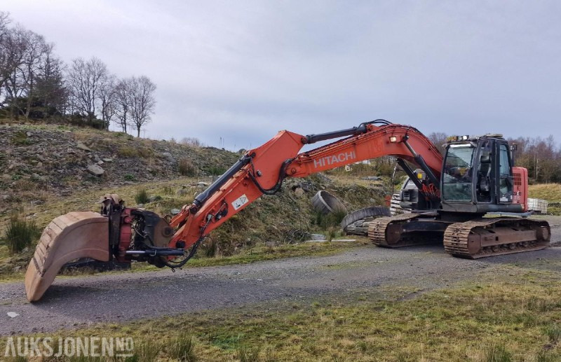 2009 Hitachi ZX225USLC-3 Beltegraver m/GPS/Rototilt med klype/Pusseskuffe, 12800 timer - Excavator: Foto 2 2009 Hitachi ZX225USLC-3 Beltegraver m/GPS/Rototilt med klype/Pusseskuffe, 12800 timer - Excavator: Foto 2