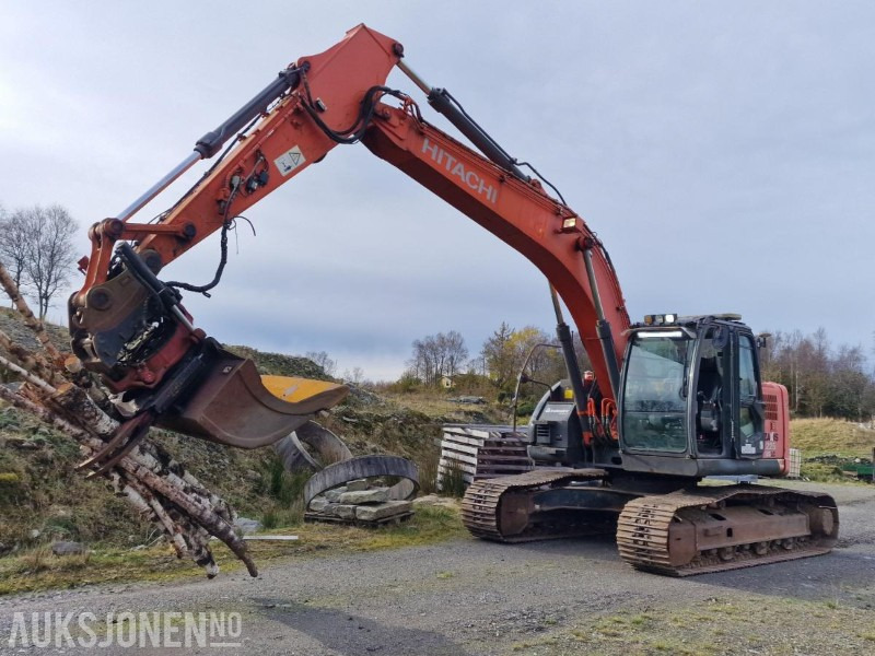2009 Hitachi ZX225USLC-3 Beltegraver m/GPS/Rototilt med klype/Pusseskuffe, 12800 timer - Excavator: Foto 1 2009 Hitachi ZX225USLC-3 Beltegraver m/GPS/Rototilt med klype/Pusseskuffe, 12800 timer - Excavator: Foto 1