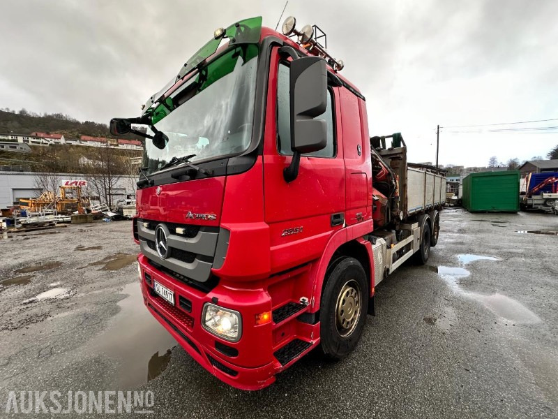 2009 Mercedes-Benz 2551L/42 6X2M Kranbil m/Fassi F235XP kran | Luft foran og bak | Krok og plan, 305520km - Camion cu macara: Foto 1 2009 Mercedes-Benz 2551L/42 6X2M Kranbil m/Fassi F235XP kran | Luft foran og bak | Krok og plan, 305520km - Camion cu macara: Foto 1