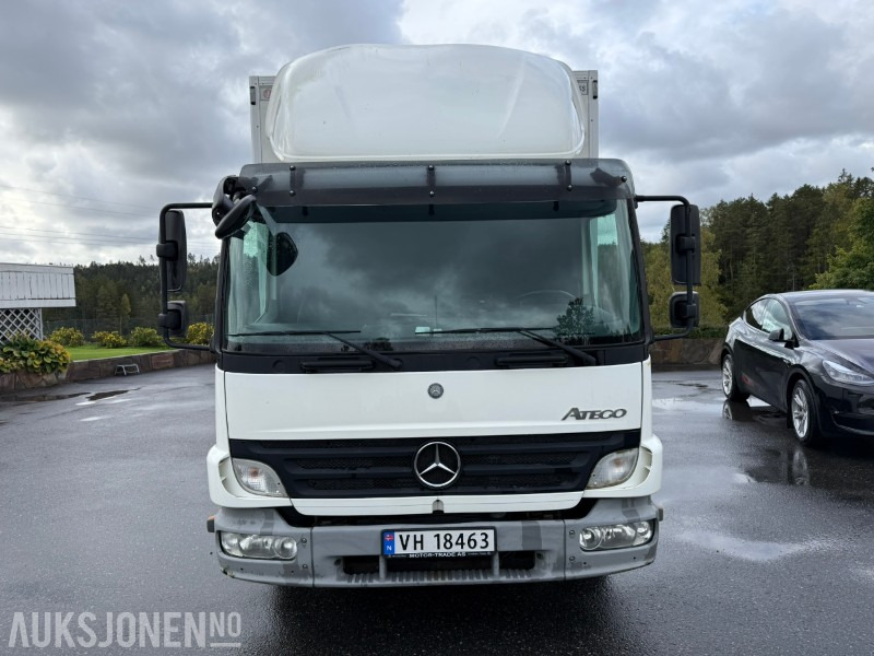 2010 Mercedes-Benz Atego 818 skapbil m/ Thermo King og Zepro bakløft - Camion furgon: Foto 2 2010 Mercedes-Benz Atego 818 skapbil m/ Thermo King og Zepro bakløft - Camion furgon: Foto 2
