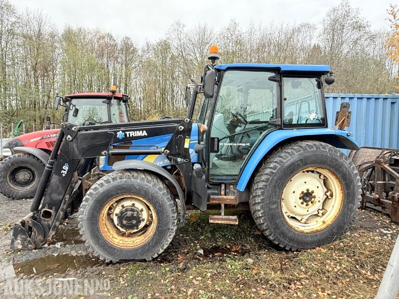 2010 New Holland T5070 traktor / Trima frontlaster / 4X4 - Tractor agricol: Foto 2 2010 New Holland T5070 traktor / Trima frontlaster / 4X4 - Tractor agricol: Foto 2