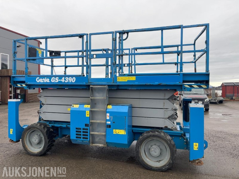 2011 Genie GS 4390 Sakselift, 1698 timer - Autopropulsată platformă: Foto 4 2011 Genie GS 4390 Sakselift, 1698 timer - Autopropulsată platformă: Foto 4