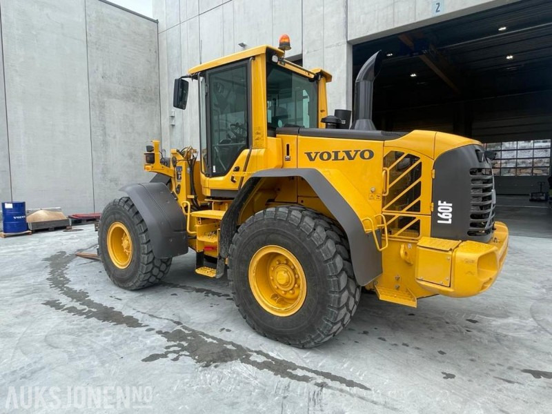 2011 VOLVO L60F HJULLASTER - SPAKSTYRING - NYE DEKK - BBS - 3-4 FUNKSJON - PALLEGAFLER - SKUFFE - KAMERA - MYE PÅKOSTET! - Încărcător frontal pe pneuri: Foto 4 2011 VOLVO L60F HJULLASTER - SPAKSTYRING - NYE DEKK - BBS - 3-4 FUNKSJON - PALLEGAFLER - SKUFFE - KAMERA - MYE PÅKOSTET! - Încărcător frontal pe pneuri: Foto 4