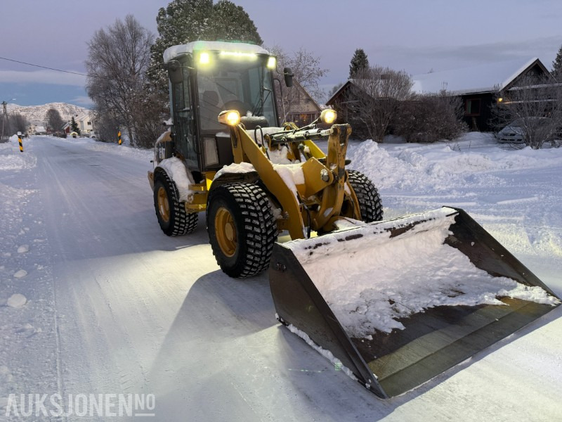 2012 Cat 907H2 - Planeringsskuffe - Pallegaffler - 3646T - Încărcător frontal pe pneuri: Foto 3 2012 Cat 907H2 - Planeringsskuffe - Pallegaffler - 3646T - Încărcător frontal pe pneuri: Foto 3