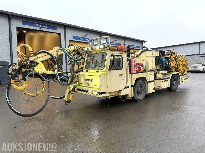 2015 Normet V50 Sprøyterigg, Tromler, tett hytte, DEFA, lavt timetall, reservehjul, Lys - Maşină de foraj: Foto 1 2015 Normet V50 Sprøyterigg, Tromler, tett hytte, DEFA, lavt timetall, reservehjul, Lys - Maşină de foraj: Foto 1