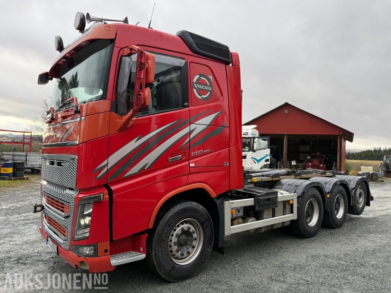 2015 Volvo FH16 650 8x4 med AJK Hydrolift krokløft og I-Shift - Camion cu cârlig: Foto 1 2015 Volvo FH16 650 8x4 med AJK Hydrolift krokløft og I-Shift - Camion cu cârlig: Foto 1
