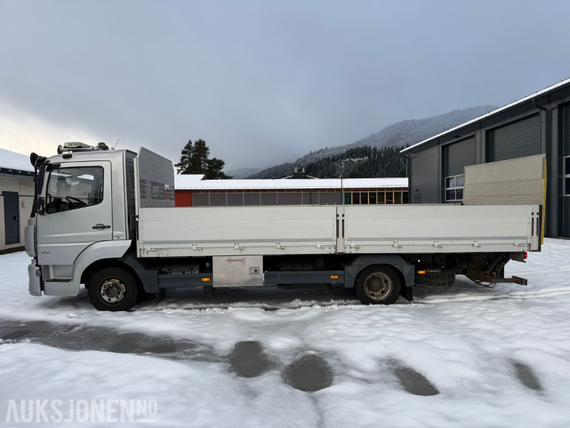 2016 Mercedes-Benz Atego 816 planbil med Zepro løftelem - C1 førarkort - Eu godkjent - Camion platformă: Foto 2 2016 Mercedes-Benz Atego 816 planbil med Zepro løftelem - C1 førarkort - Eu godkjent - Camion platformă: Foto 2
