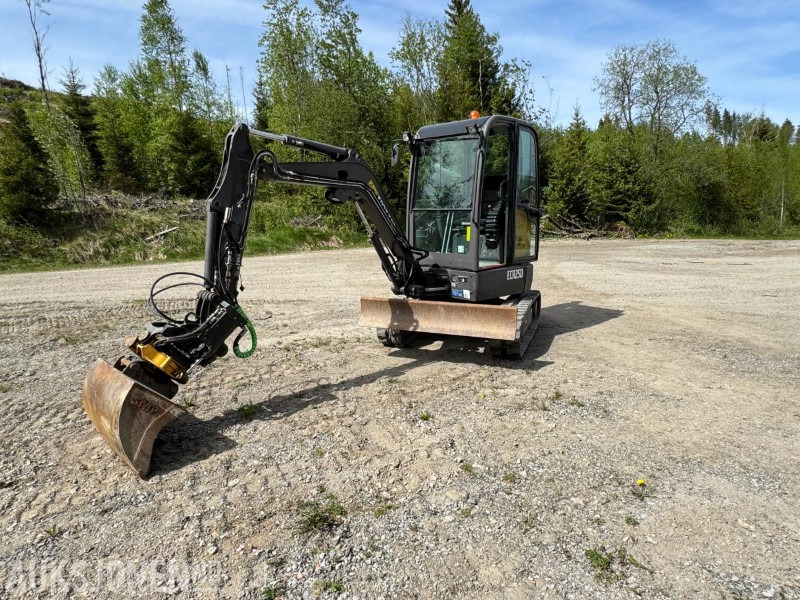 2017 Volvo ECR25D m/Engcon tiltrotator, SE-klype, 3 skuffer, vibroplate, 891 timer, Minigraver - Mini excavator: Foto 3 2017 Volvo ECR25D m/Engcon tiltrotator, SE-klype, 3 skuffer, vibroplate, 891 timer, Minigraver - Mini excavator: Foto 3