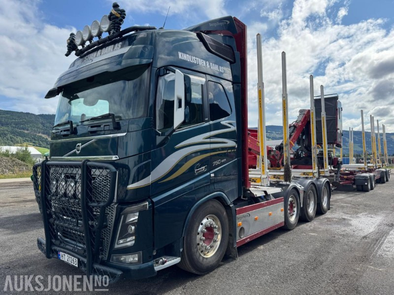 2018 Volvo FH16 8X4 komplett tømmerbil med kran og henger. - Camion forestier, Camion cu macara: Foto 1 2018 Volvo FH16 8X4 komplett tømmerbil med kran og henger. - Camion forestier, Camion cu macara: Foto 1