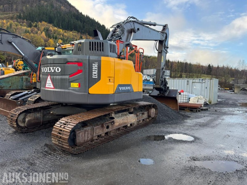 2020 Volvo ECR 235EL Gravemaskin - S70 feste - Pusskuffe - Sentralsmøring - bunkringspumpe - Tiltrotator - Pusskuffe - Sertifisert - Excavator: Foto 2 2020 Volvo ECR 235EL Gravemaskin - S70 feste - Pusskuffe - Sentralsmøring - bunkringspumpe - Tiltrotator - Pusskuffe - Sertifisert - Excavator: Foto 2