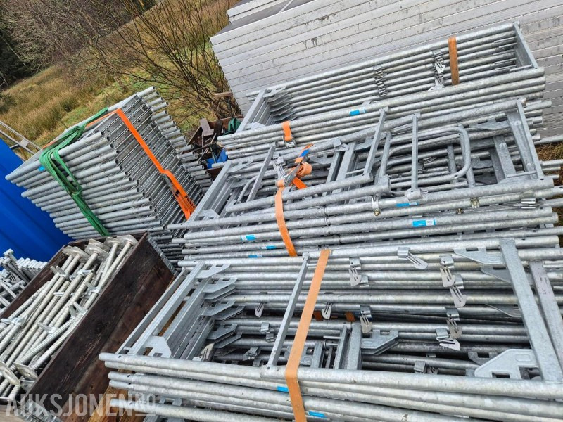 2023 Global Stillas - Stor stillaspakke - Fasadestillas - Brukt på kun 1 prosjekt - Echipamente de constructii: Foto 4 2023 Global Stillas - Stor stillaspakke - Fasadestillas - Brukt på kun 1 prosjekt - Echipamente de constructii: Foto 4