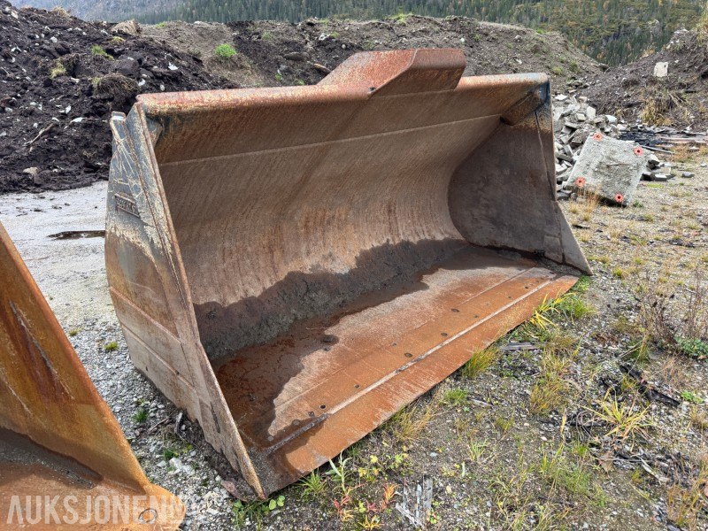 1985 Komatsu Hjullasterskuffe - Ataşament pentru Utilaje constructii: Foto 1 1985 Komatsu Hjullasterskuffe - Ataşament pentru Utilaje constructii: Foto 1