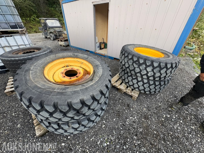 1995 Volvo Komplette hjulsett 17.5R25 for hjullaster - Ataşament pentru Utilaje constructii: Foto 1 1995 Volvo Komplette hjulsett 17.5R25 for hjullaster - Ataşament pentru Utilaje constructii: Foto 1