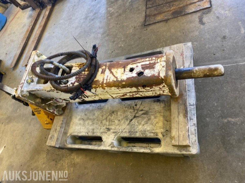 2008 Komac KB300S Pigghammer S40 / 350 kilo - Ataşament pentru Utilaje constructii: Foto 2 2008 Komac KB300S Pigghammer S40 / 350 kilo - Ataşament pentru Utilaje constructii: Foto 2