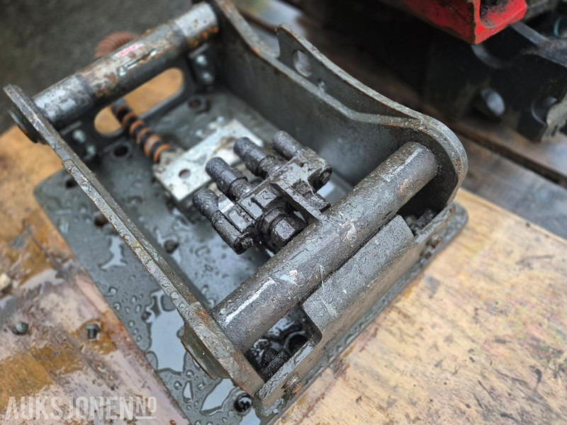 2022 OilQuick OQ60-4R, hurtigfeste-adapter - Ataşament pentru Utilaje constructii: Foto 4 2022 OilQuick OQ60-4R, hurtigfeste-adapter - Ataşament pentru Utilaje constructii: Foto 4