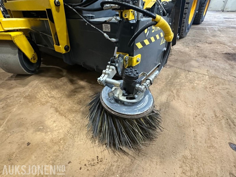 Ataşament pentru Utilaje constructii 2024 Stark Spinner dreibar Feiemaskin med oppsamler for hjullaster - Vannsystem og spyle utstyr: Foto 9 Ataşament pentru Utilaje constructii 2024 Stark Spinner dreibar Feiemaskin med oppsamler for hjullaster - Vannsystem og spyle utstyr: Foto 9