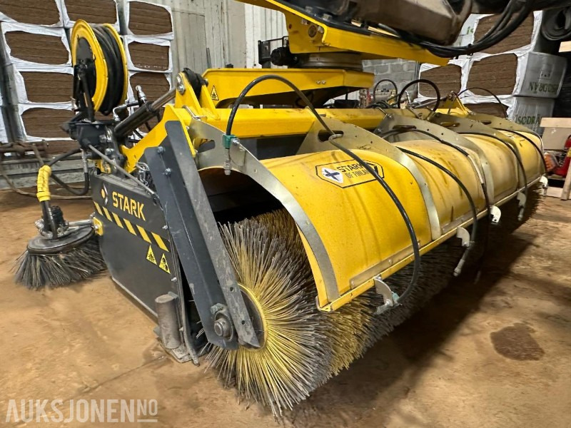 Ataşament pentru Utilaje constructii 2024 Stark Spinner dreibar Feiemaskin med oppsamler for hjullaster - Vannsystem og spyle utstyr: Foto 6 Ataşament pentru Utilaje constructii 2024 Stark Spinner dreibar Feiemaskin med oppsamler for hjullaster - Vannsystem og spyle utstyr: Foto 6