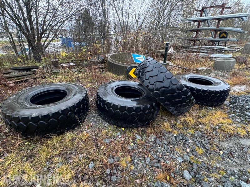 4 stk brukte Hjullaster dekk - Stått på Komatsu WA250 - Michelin 20.5R25 - Ataşament pentru Utilaje constructii: Foto 1 4 stk brukte Hjullaster dekk - Stått på Komatsu WA250 - Michelin 20.5R25 - Ataşament pentru Utilaje constructii: Foto 1