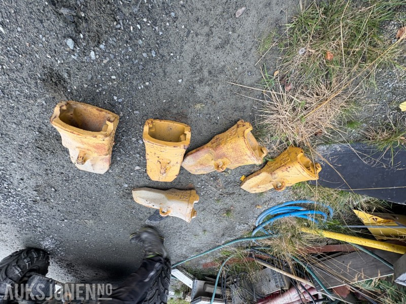 Cat graveskuffetenner til gravemaskin og/eller hjullaster - Ataşament pentru Utilaje constructii: Foto 3 Cat graveskuffetenner til gravemaskin og/eller hjullaster - Ataşament pentru Utilaje constructii: Foto 3