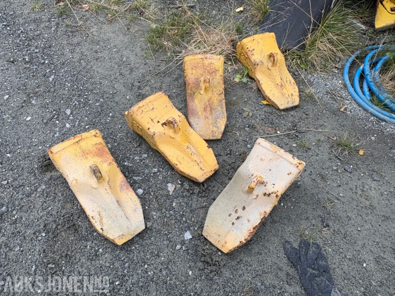 Cat graveskuffetenner til gravemaskin og/eller hjullaster - Ataşament pentru Utilaje constructii: Foto 1 Cat graveskuffetenner til gravemaskin og/eller hjullaster - Ataşament pentru Utilaje constructii: Foto 1