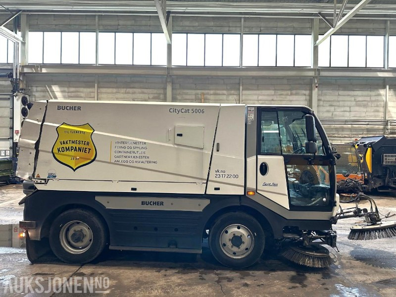 Bucher CityCat 5006 feiemaskin - 160 hk Iveco | Euro 6 | joystick | 4-hjulsstyring | høytrykk - Echipamente de constructii: Foto 4 Bucher CityCat 5006 feiemaskin - 160 hk Iveco | Euro 6 | joystick | 4-hjulsstyring | høytrykk - Echipamente de constructii: Foto 4