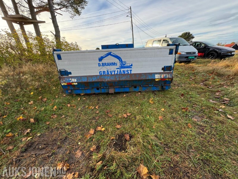 Sisu Lemflak / krokløftcontainer luftbaklem – strølem følger med - Camion: Foto 3 Sisu Lemflak / krokløftcontainer luftbaklem – strølem følger med - Camion: Foto 3