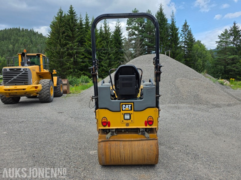 Cat CB22B Tandemvals - 2223 Arbeidstimer - 2490kg - Cilindru compactor: Foto 4 Cat CB22B Tandemvals - 2223 Arbeidstimer - 2490kg - Cilindru compactor: Foto 4