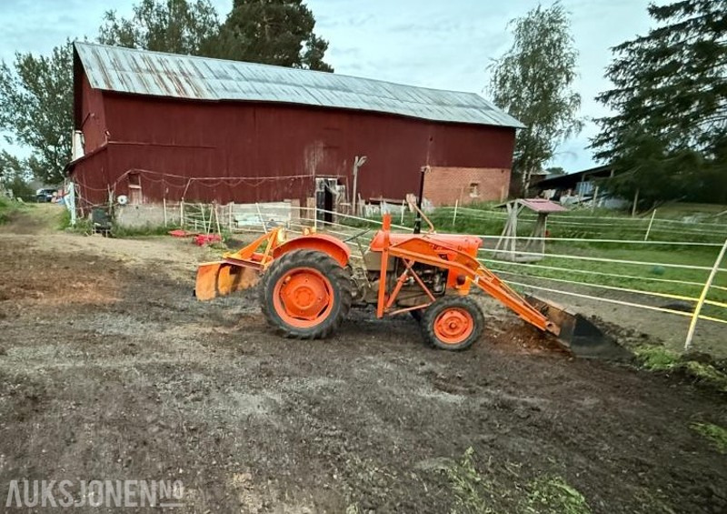 Fiat 411r med bakmontert skjær og frontlaster - Tractor agricol: Foto 5 Fiat 411r med bakmontert skjær og frontlaster - Tractor agricol: Foto 5