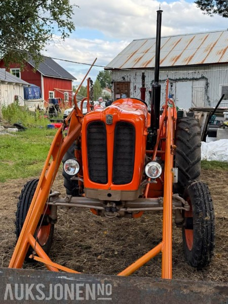 Fiat 411r med bakmontert skjær og frontlaster - Tractor agricol: Foto 4 Fiat 411r med bakmontert skjær og frontlaster - Tractor agricol: Foto 4