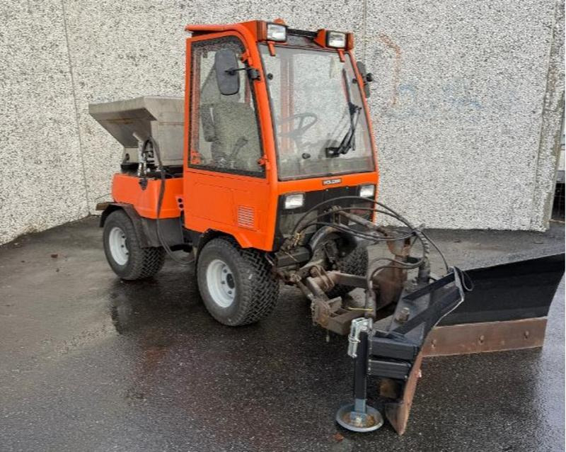 2002 Holder C240 Traktorregistrert redskapsbærer med 4x4 brøyteskjær og strøer - Maşina comunala: Foto 3 2002 Holder C240 Traktorregistrert redskapsbærer med 4x4 brøyteskjær og strøer - Maşina comunala: Foto 3