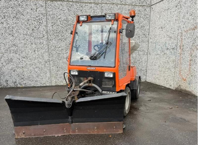 2002 Holder C240 Traktorregistrert redskapsbærer med 4x4 brøyteskjær og strøer - Maşina comunala: Foto 4 2002 Holder C240 Traktorregistrert redskapsbærer med 4x4 brøyteskjær og strøer - Maşina comunala: Foto 4