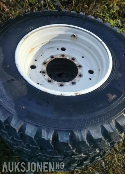 Nokian tri2 vinterhjul på felg - Tractor agricol: Foto 4 Nokian tri2 vinterhjul på felg - Tractor agricol: Foto 4