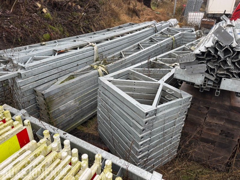 Stålhall 450 m² – demontert lagerhall med duk, klar for opplasting - Echipamente de constructii: Foto 2 Stålhall 450 m² – demontert lagerhall med duk, klar for opplasting - Echipamente de constructii: Foto 2