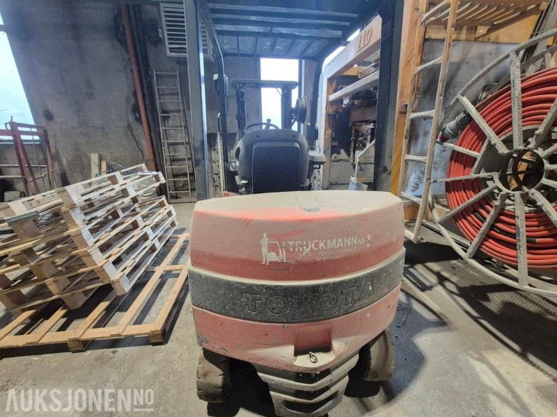 2004 Toyota 7FBMF30, elektrisk gaffeltruck, repobjekt - Stivuitor: Foto 4 2004 Toyota 7FBMF30, elektrisk gaffeltruck, repobjekt - Stivuitor: Foto 4