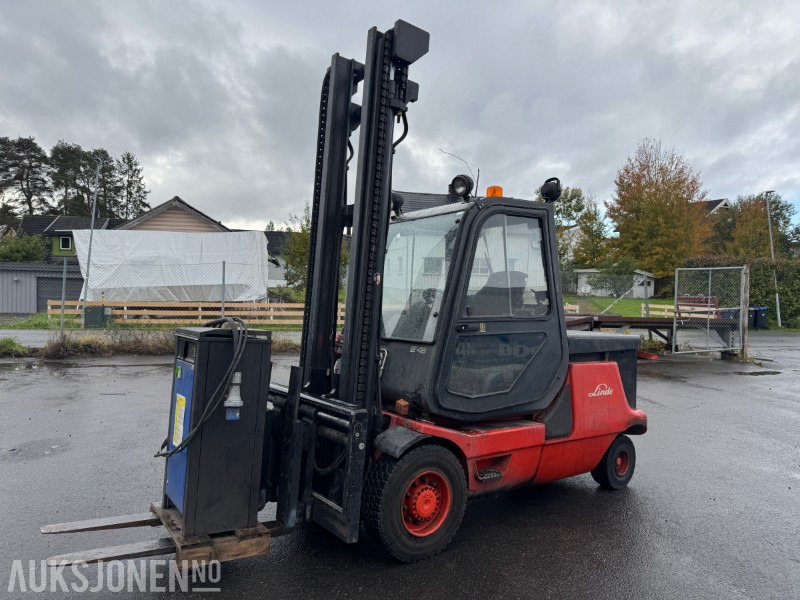 2006 Linde E48P motvekttruck med 4610 kg løftekapasitet - Stivuitor: Foto 1 2006 Linde E48P motvekttruck med 4610 kg løftekapasitet - Stivuitor: Foto 1
