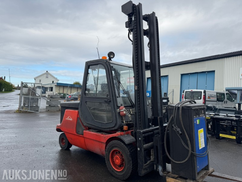 2006 Linde E48P motvekttruck med 4610 kg løftekapasitet - Stivuitor: Foto 2 2006 Linde E48P motvekttruck med 4610 kg løftekapasitet - Stivuitor: Foto 2