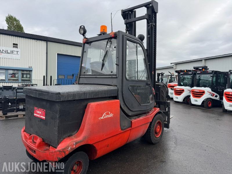 2006 Linde E48P motvekttruck med 4610 kg løftekapasitet - Stivuitor: Foto 4 2006 Linde E48P motvekttruck med 4610 kg løftekapasitet - Stivuitor: Foto 4