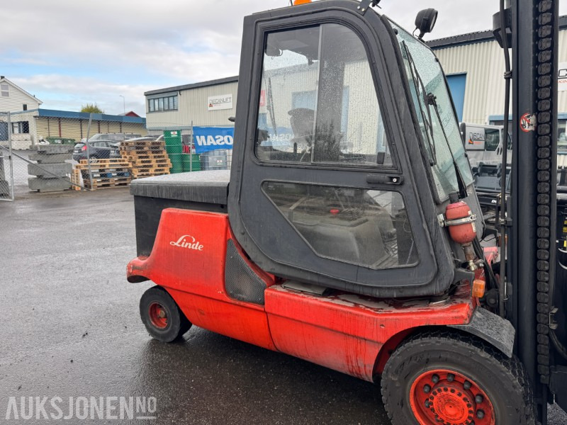 2006 Linde E48P motvekttruck med 4610 kg løftekapasitet - Stivuitor: Foto 3 2006 Linde E48P motvekttruck med 4610 kg løftekapasitet - Stivuitor: Foto 3