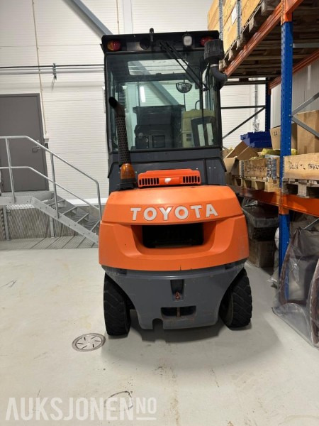 2008 Toyota 7FD40 gaffeltruck m/ Meyer gaffelspreder – 4,5 tonn kapasitet - Stivuitor: Foto 3 2008 Toyota 7FD40 gaffeltruck m/ Meyer gaffelspreder – 4,5 tonn kapasitet - Stivuitor: Foto 3