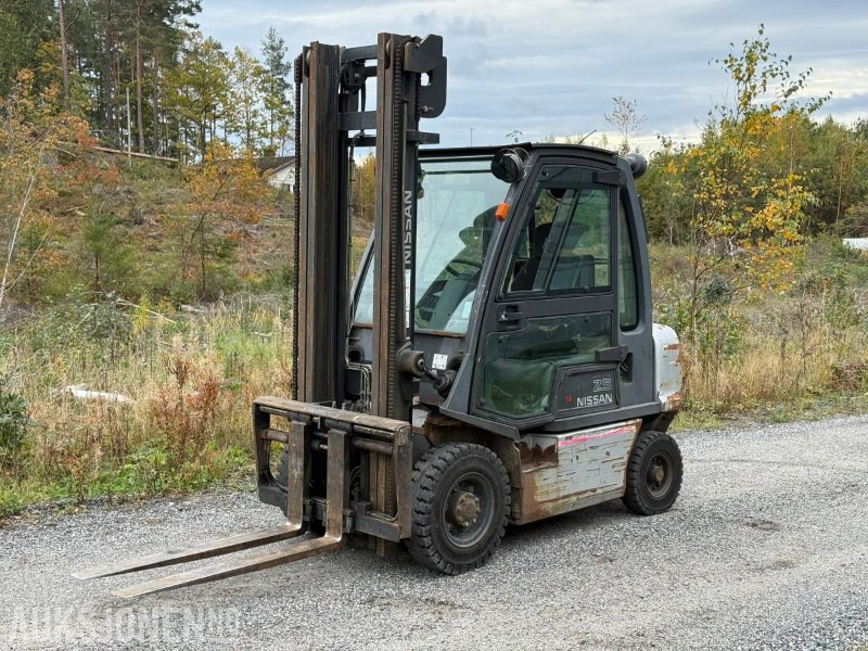 2010 Nissan Y1D2A25Q dieseltruck – 2,5 tonn, 4 m løftehøyde - Stivuitor: Foto 1 2010 Nissan Y1D2A25Q dieseltruck – 2,5 tonn, 4 m løftehøyde - Stivuitor: Foto 1