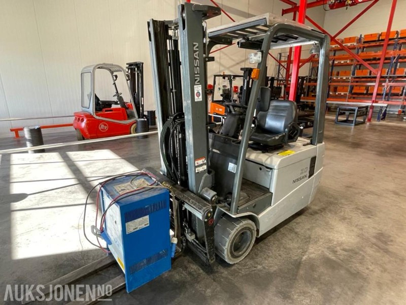 2011 NISSAN G1N120Q ELEKTRISK GAFFELTRUCK - MED LADER - LØFTEHØYDE: 3,3 M. - NYE SLANGER - 1496 TIMER. - Stivuitor: Foto 1 2011 NISSAN G1N120Q ELEKTRISK GAFFELTRUCK - MED LADER - LØFTEHØYDE: 3,3 M. - NYE SLANGER - 1496 TIMER. - Stivuitor: Foto 1