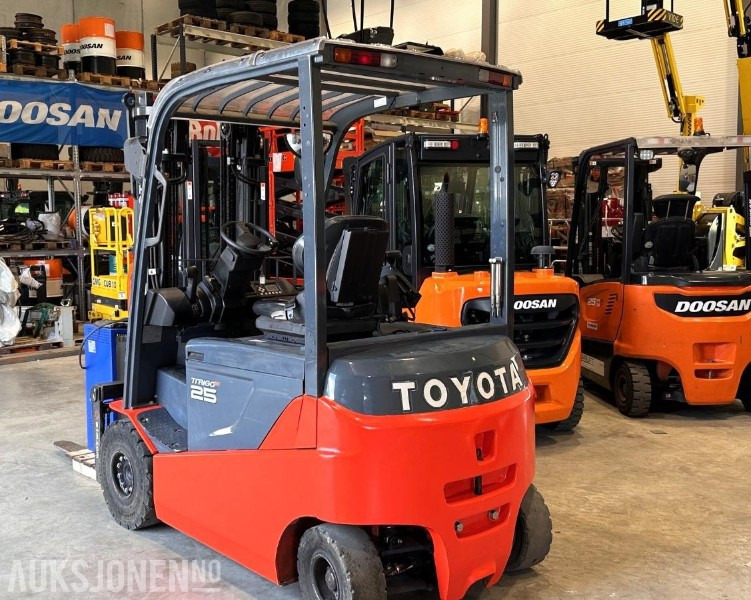 2014 Toyota 8FBMKT25 – 2,5T elektrisk gaffeltruck - Stivuitor: Foto 2 2014 Toyota 8FBMKT25 – 2,5T elektrisk gaffeltruck - Stivuitor: Foto 2